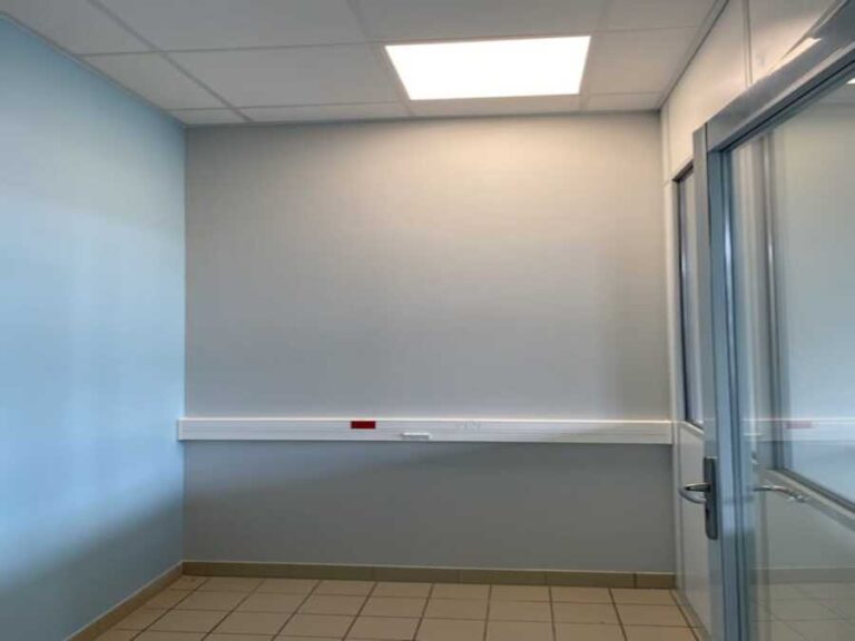 RÉAMÉNAGEMENT DES LABORATOIRES DU R+1 BAT F - HÔPITAL SAINT-CAMILLE — photo 3